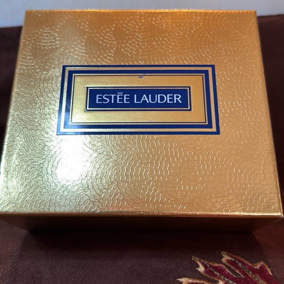 🐈⬛ Estee Lauder NWT solid perfume compact “ BEAUTIFUL YELLOW ROSE “ - Picture 8 of 9